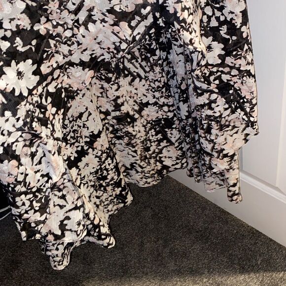 Express Floral Dress - Picture 4 of 5